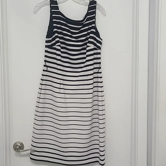 knit dress with buttons Endless Rose